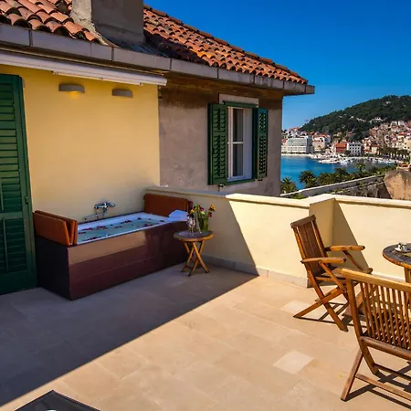 Terazza Grande In Diocletian Tower Split