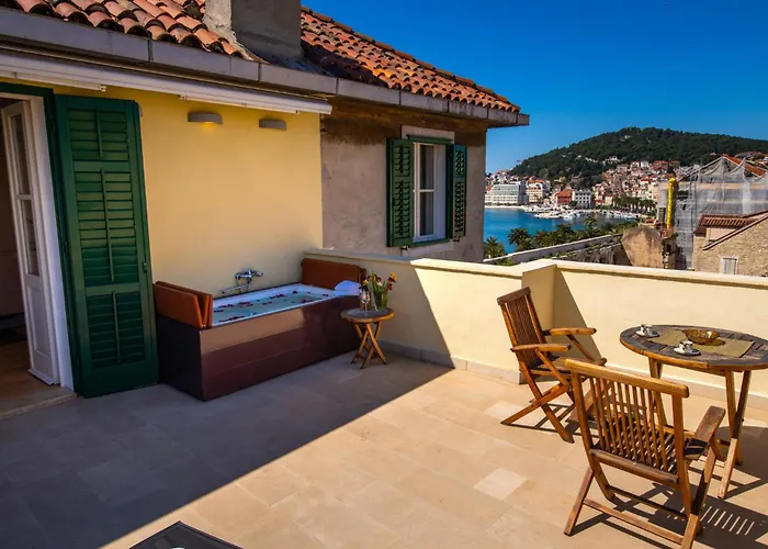 Terazza Grande In Diocletian Tower Split